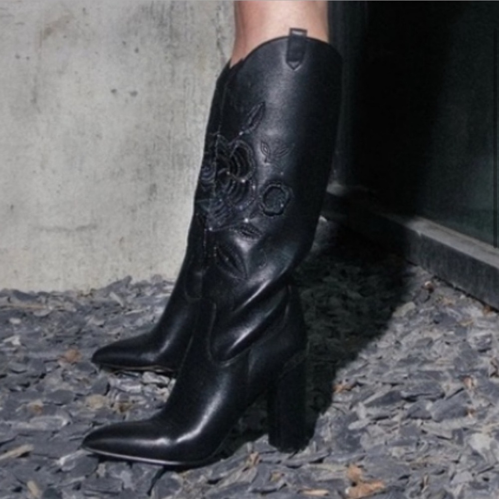 NEW…. DanielXDiamond Women's Acadia Embroidered Western Boots - size 7.5